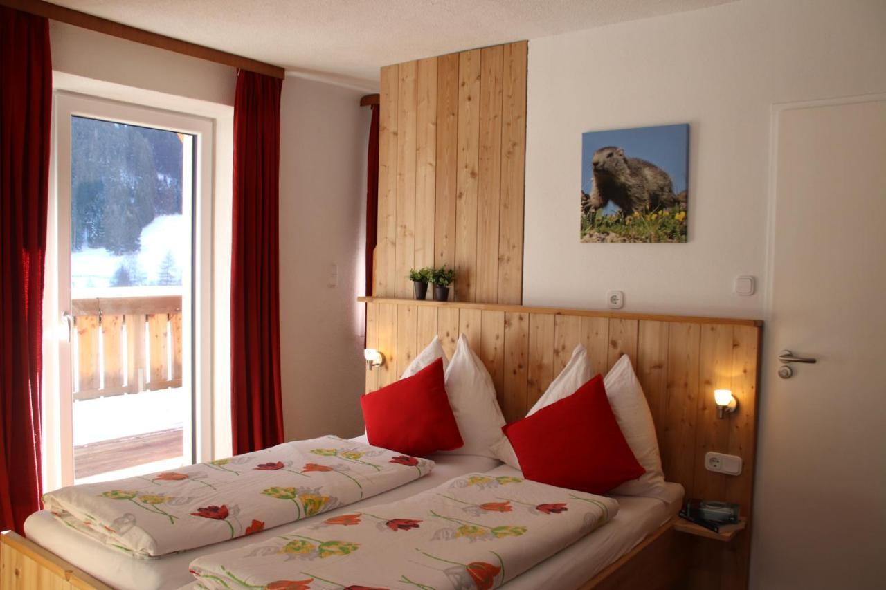 Gastehaus Landhaus Tyrol Hotel Gries im Sellrain Exterior photo